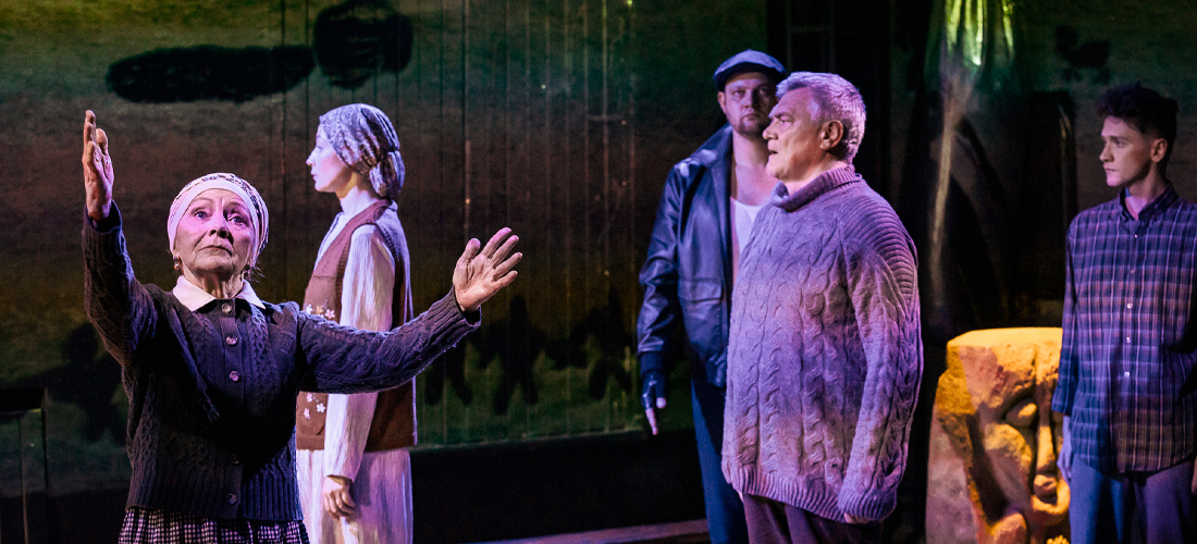 Мальчик и Белый пароход